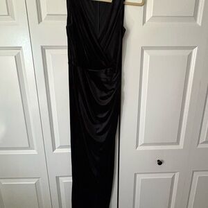 Elegant Black Sleeveless Evening Dress